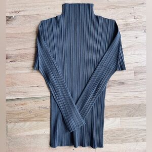 Issey Miyake Pleats Please Gray Top Genuine Great Condition Size 3